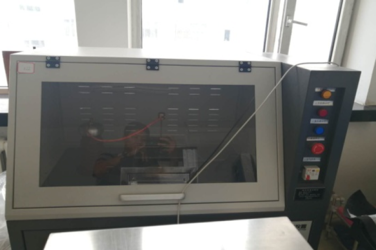   电压击穿试验仪